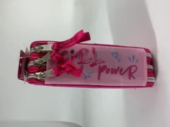 Astuccio Con Tre Cerniere E Tre Scomparti Di Barbie, In Robusto Poliestere, Completo Di Cancelleria, 18 Pennarelli File Giotto E 18 Matite Colorate