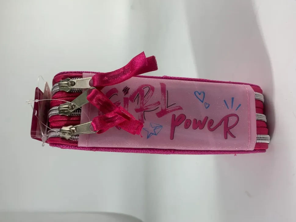 Astuccio Con Tre Cerniere E Tre Scomparti Di Barbie, In Robusto Poliestere, Completo Di Cancelleria, 18 Pennarelli File Giotto E 18 Matite Colorate