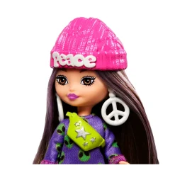 Barbie Barbie Extra Mini Minis, Bambola Con Capelli Castani E Abito Di Maglia Con Alieno, Abiti E Accessori Con Simbolo Della Pace, Giocattolo Per Bambini, 3+ Anni, Hln46