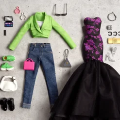 Barbie @Barbiestyle Studio Set Moda Con Bambola Barbie Completamente Snodata, Specchiera Con Sedia, 2 Look, 3 Paia Di Scarpe E 15 Accessori