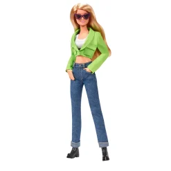 Barbie @Barbiestyle Studio Set Moda Con Bambola Barbie Completamente Snodata, Specchiera Con Sedia, 2 Look, 3 Paia Di Scarpe E 15 Accessori