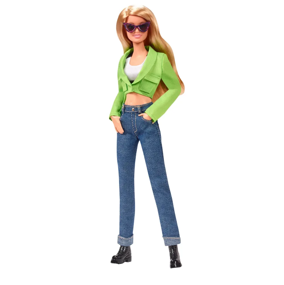 Barbie @Barbiestyle Studio Set Moda Con Bambola Barbie Completamente Snodata, Specchiera Con Sedia, 2 Look, 3 Paia Di Scarpe E 15 Accessori