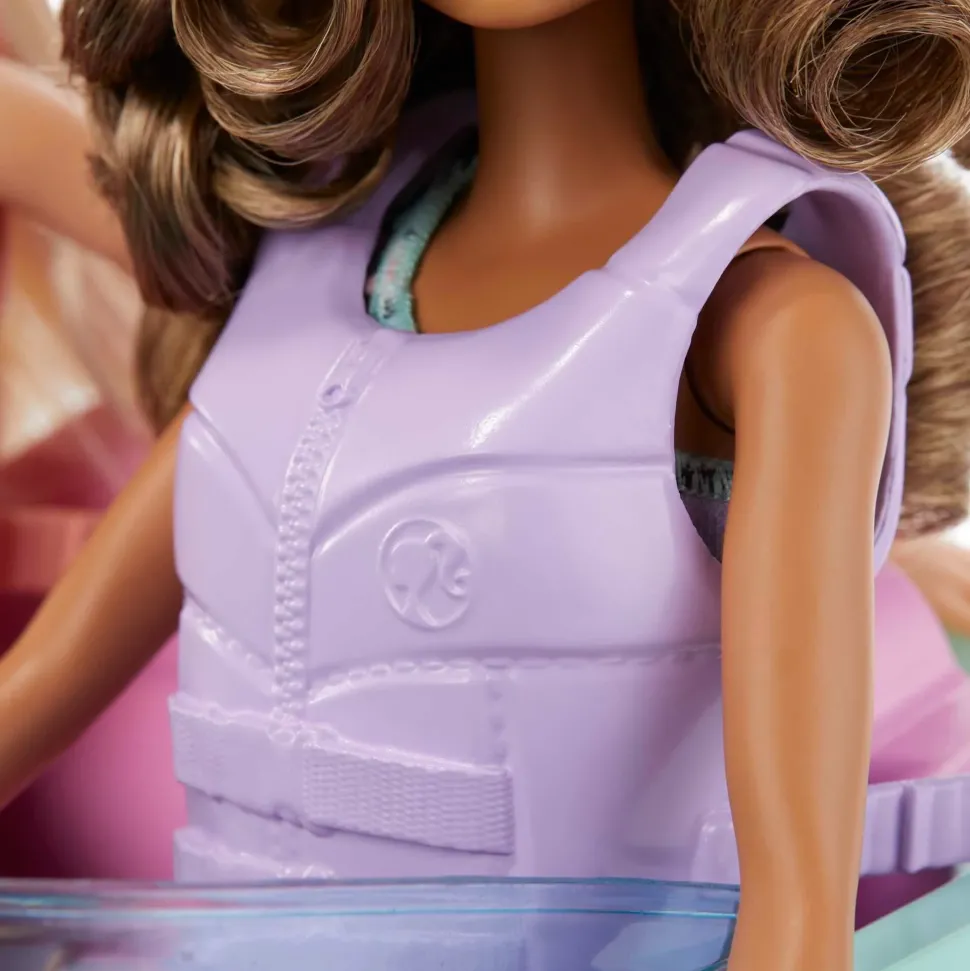 Barbie® Set Con 2 Bambole Con Abiti E Accessori, Veicolo Fuoristrada, Barca Galleggiante E 2 Giubbotti Di Salvataggio