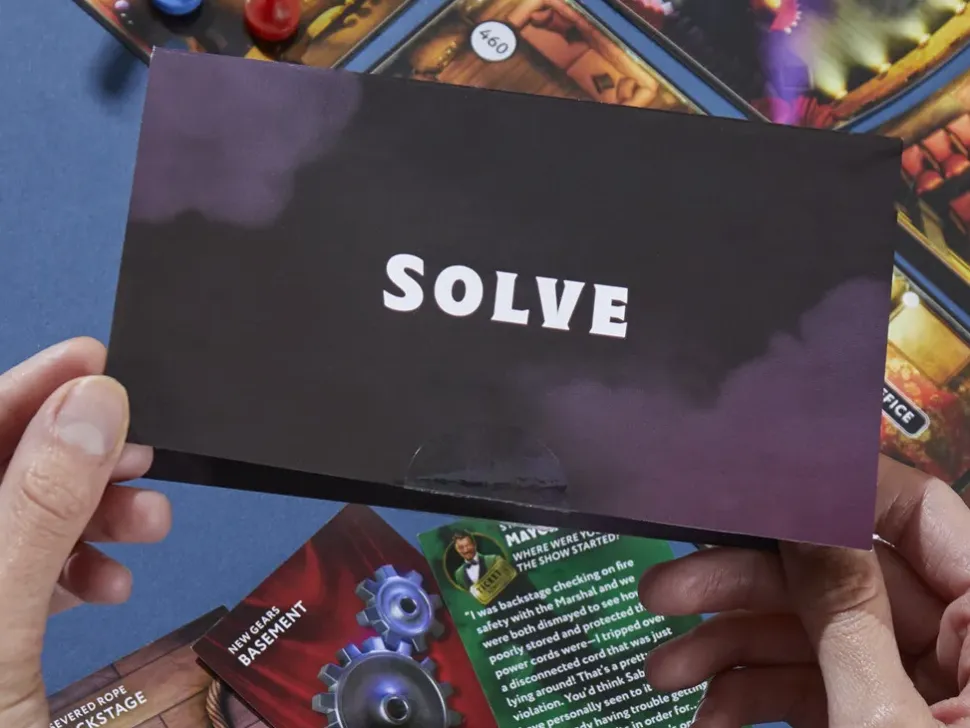 Hasbro Gaming Cluedo Escape Il Club Dell'Illusionista, Gioco Di Mistero In Versione Escape Room