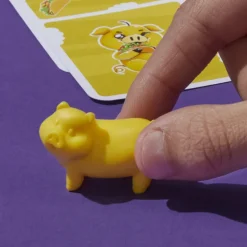Hasbro Gaming Piggy Piggy, Gioco Di Carte Divertente Per Famiglie, Da 2 A 6 Giocatori, Dai 7 Anni In Su
