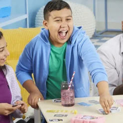 Hasbro Gaming Piggy Piggy, Gioco Di Carte Divertente Per Famiglie, Da 2 A 6 Giocatori, Dai 7 Anni In Su
