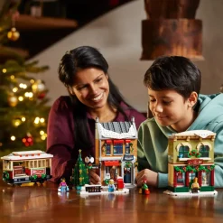 Lego Icons 10308 Festivita Nella Strada Principale, Modellino Da Costruire Di Villaggio Con Decorazioni Natalizie, Idea Regalo