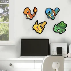 Mega Pokemon Showcase Pikachu, Set In Stile Retro Pixelato Da Costruire Con 400 Pezzi, Con Base Piana Per Esporlo E Incisione Sul Retro Per Appenderlo