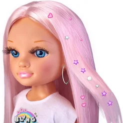 Nancy, Un Giorno Con Look Brillante, Capelli Rosa, Con Gemme Colorate E Applicatore