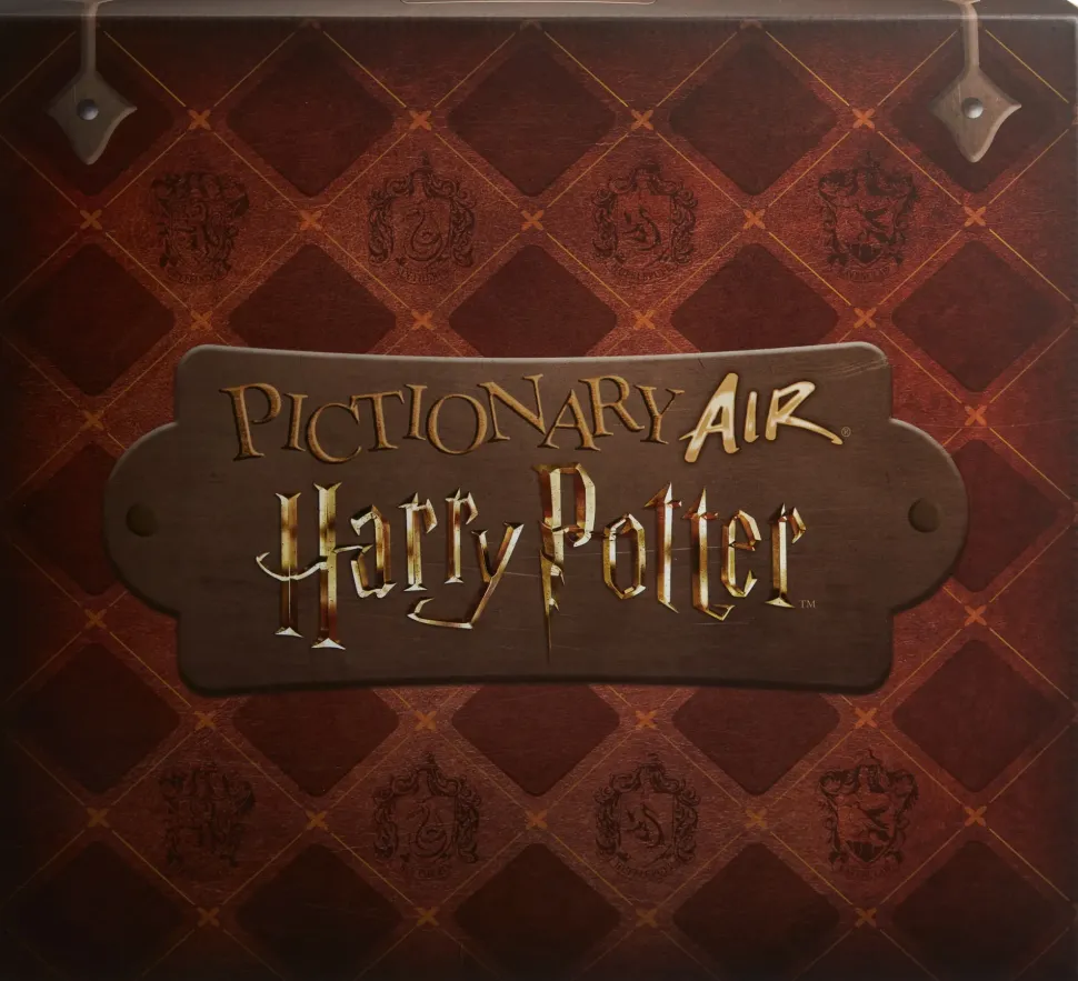 Pictionary Air Harry Potter Gioco Di Disegni Per Famiglie, Con Penna A Forma Di Bacchetta, 8+ Anni